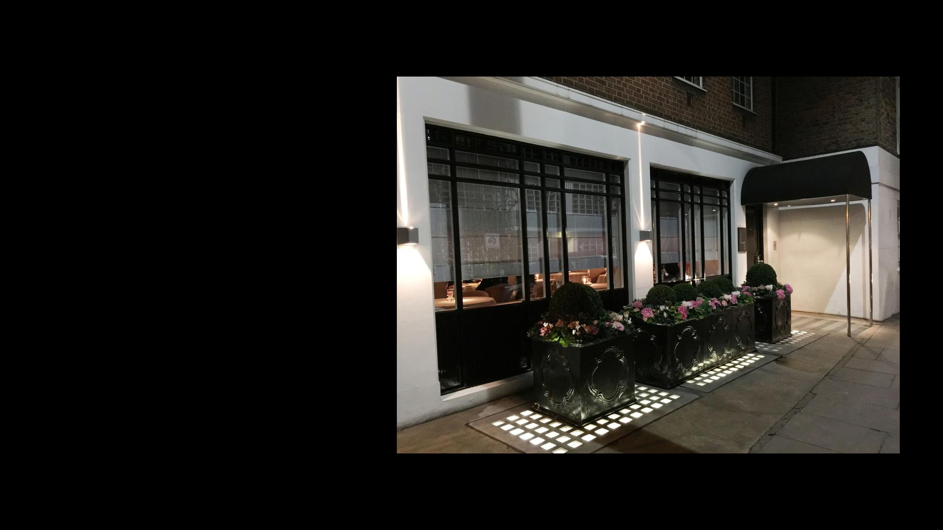 Restaurant Gordon Ramsay - When it comes to outstanding gastronomy, there is no way around the renowned Gordon Ramsay restaurant. HIGH END taste & place award!